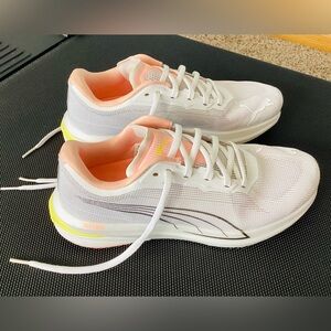Women’s Puma Velocity Nitro Running Shoes, Size 8.5